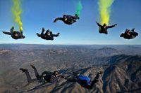 formationcalifornia-parachutists-skydivers-flares-70361